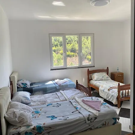 Shtepia E Bardhe אתר קמפינג